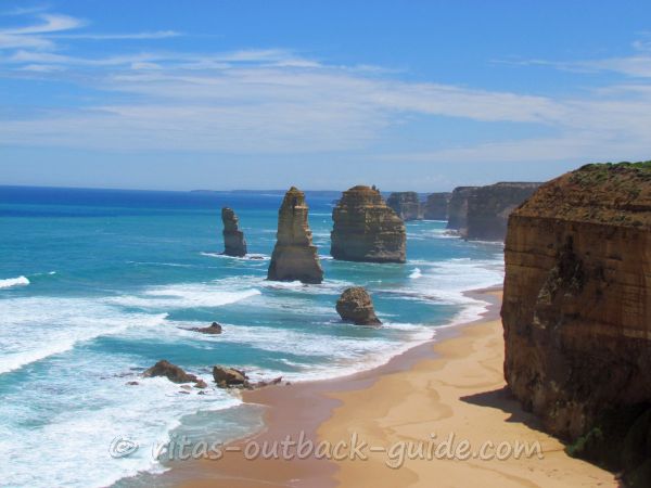 Twelve apostle, famous rock formation along the Great Ocean Road in Victoria