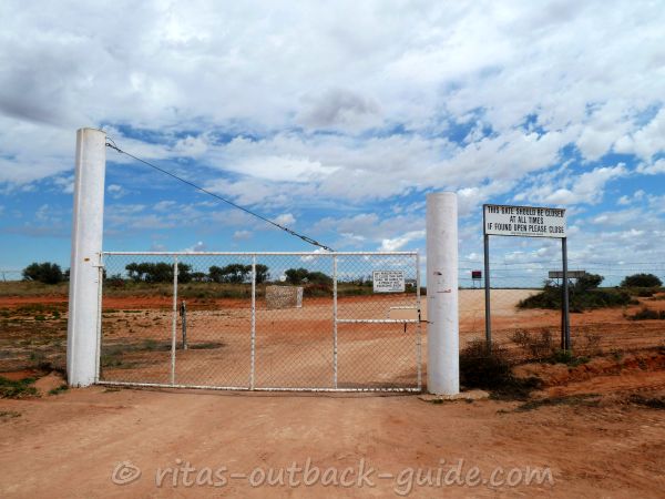 Gate at the state border Gate at the state border