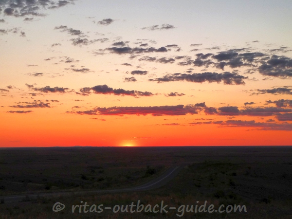 Fascinating colours of a sunset at the Mundi Mundi lookout