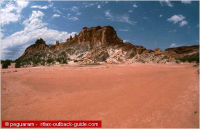 Rainbow Valley south of Alice Springs